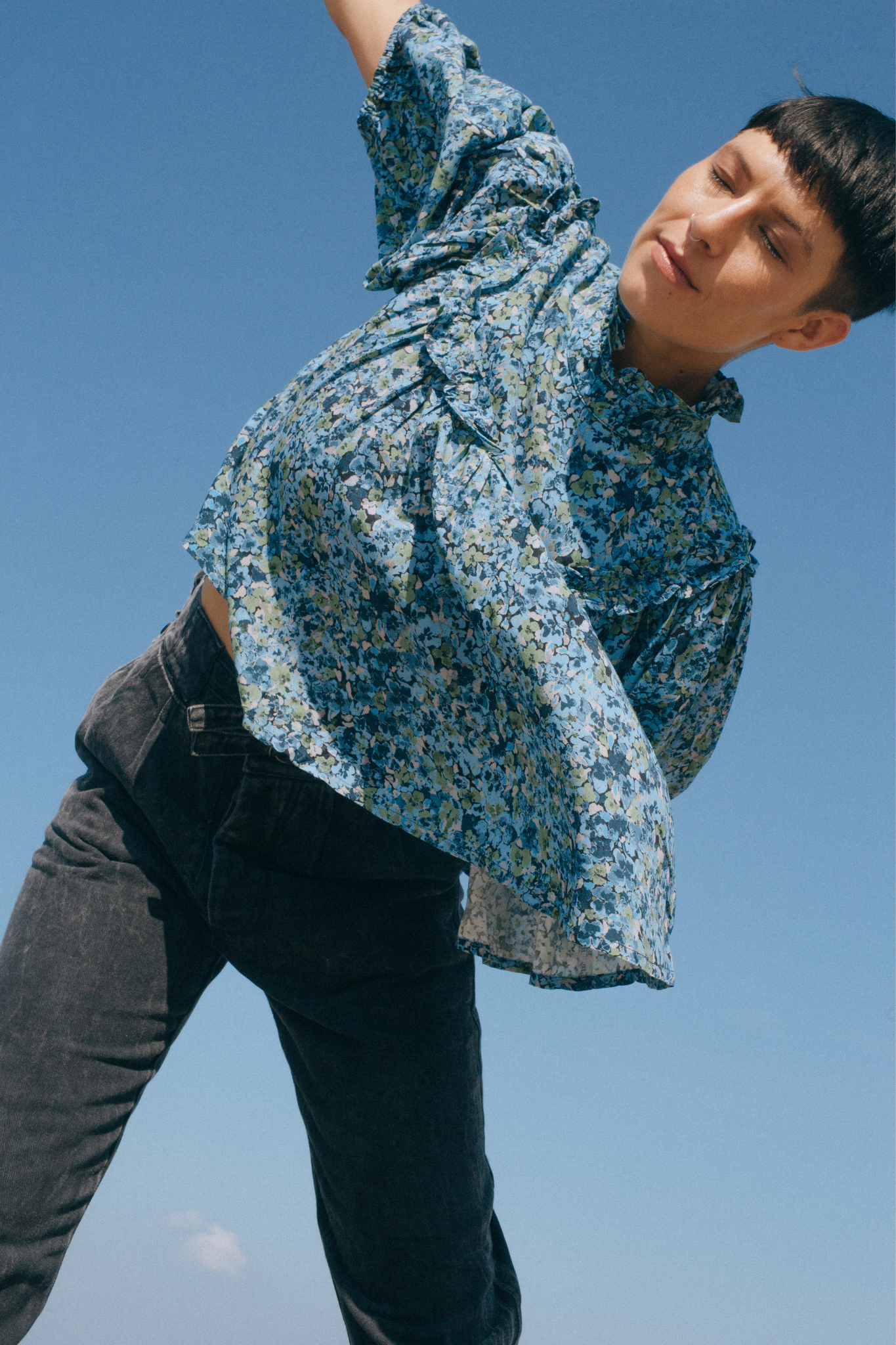 THE JONI TOP - FLORAL EXPLOSION BLUE